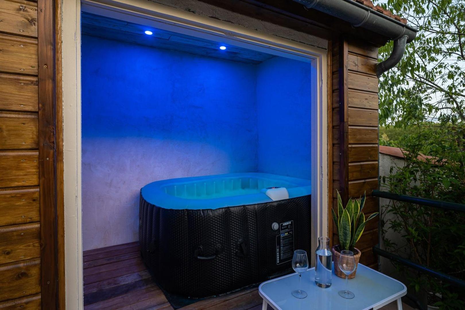 La Citadelle ~ Jacuzzi ~ Terrasse Apartment Carcassonne Exterior foto