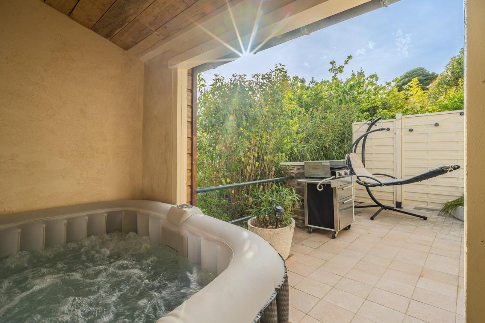 La Citadelle ~ Jacuzzi ~ Terrasse Apartment Carcassonne Exterior foto